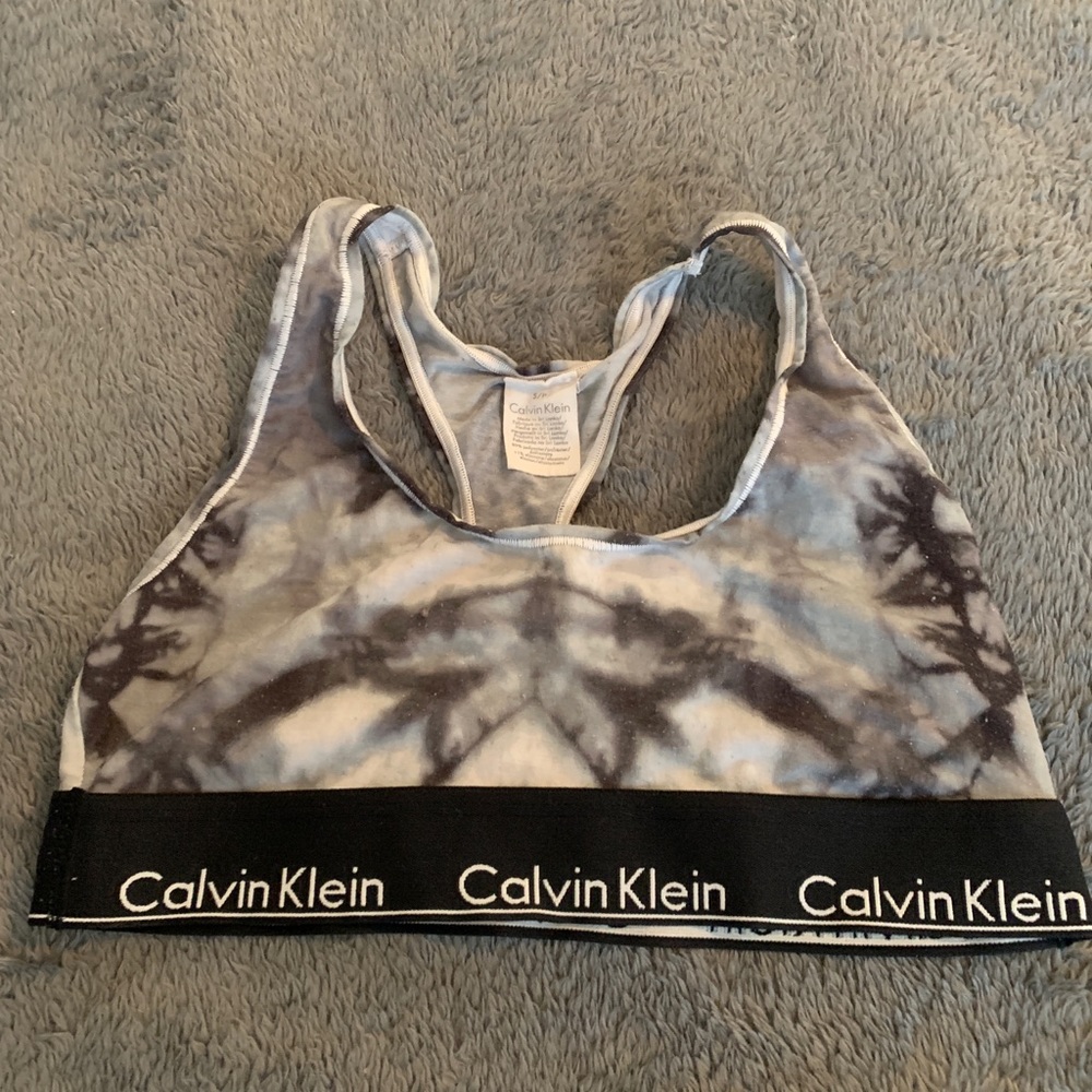 Sports bra